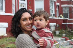 Shilpi Malinowski mit Sohn Hugo. 