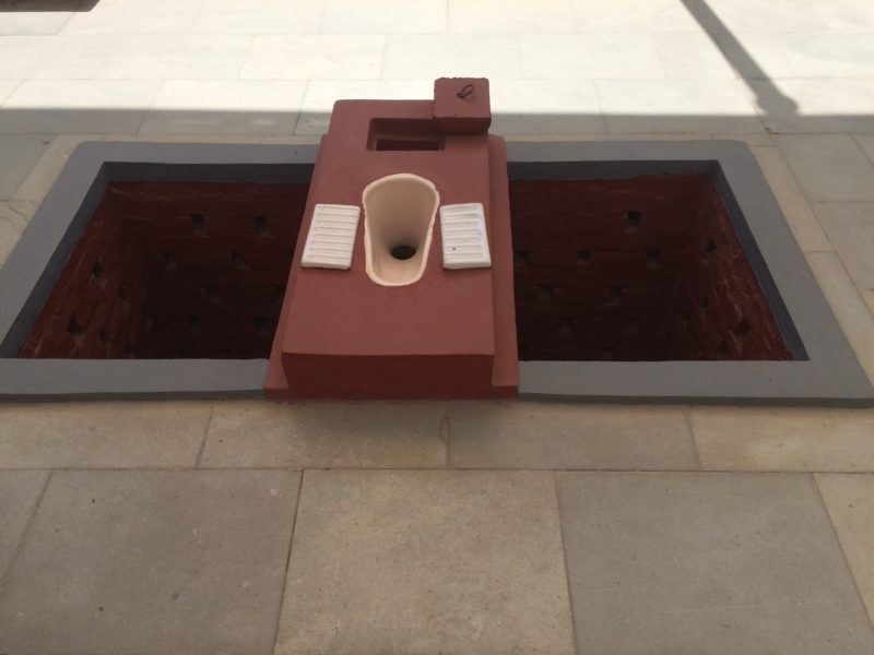 Latrine mit zwei Gruben