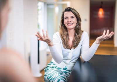 Barbara Blaha gestikulierend Querformat(c)markuszahradnik.com