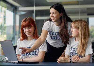 In speziellen Kursen werden ausschließlich Mädchen geschult@Hacker School gGmbH